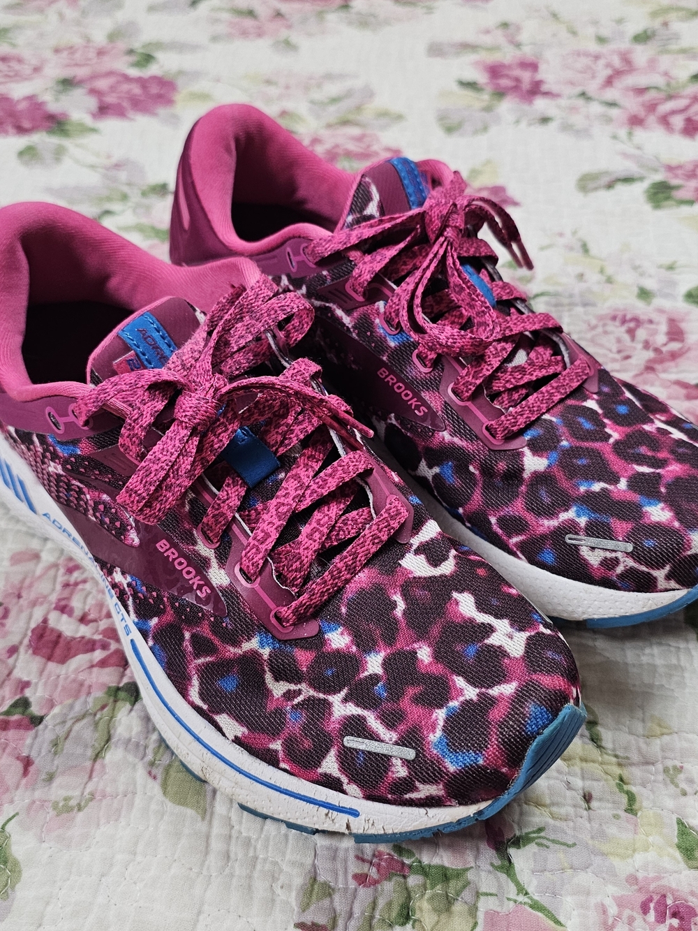 Brooks Adrenaline GTS 22 Women’s 9.5 Leopard Print Pink/Blue Mesh Lace-Up